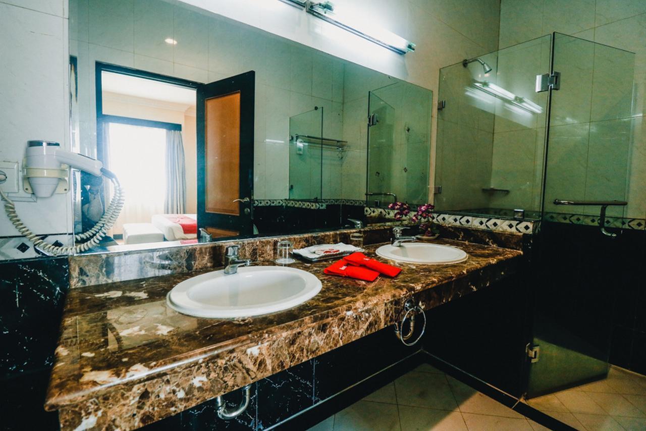 Отель Reddoorz Premium @Jalan Jendral Sudirman Палембанг Экстерьер фото