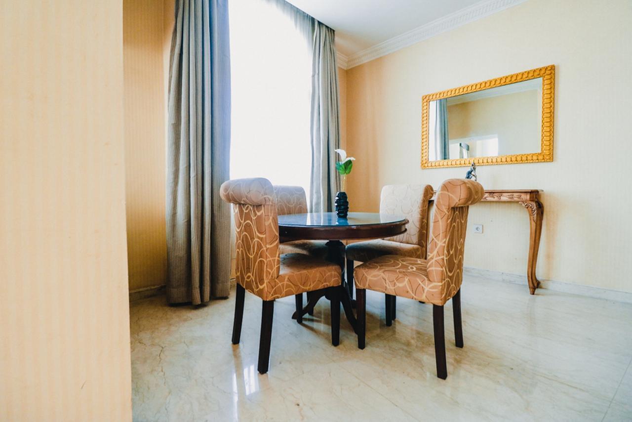 Отель Reddoorz Premium @Jalan Jendral Sudirman Палембанг Экстерьер фото